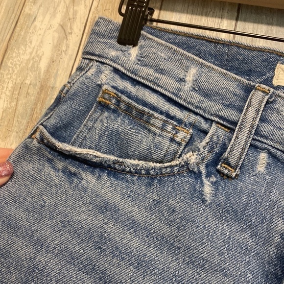 NWOT Madewell Jeans The Momjean in Melva Wash | Size 25 - Picture 13 of 16